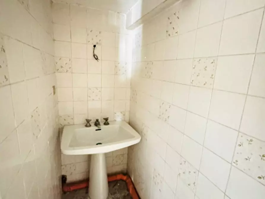 Immagine 13 di Negozio in vendita  in Via Dante Alighieri a San Cesario Di Lecce