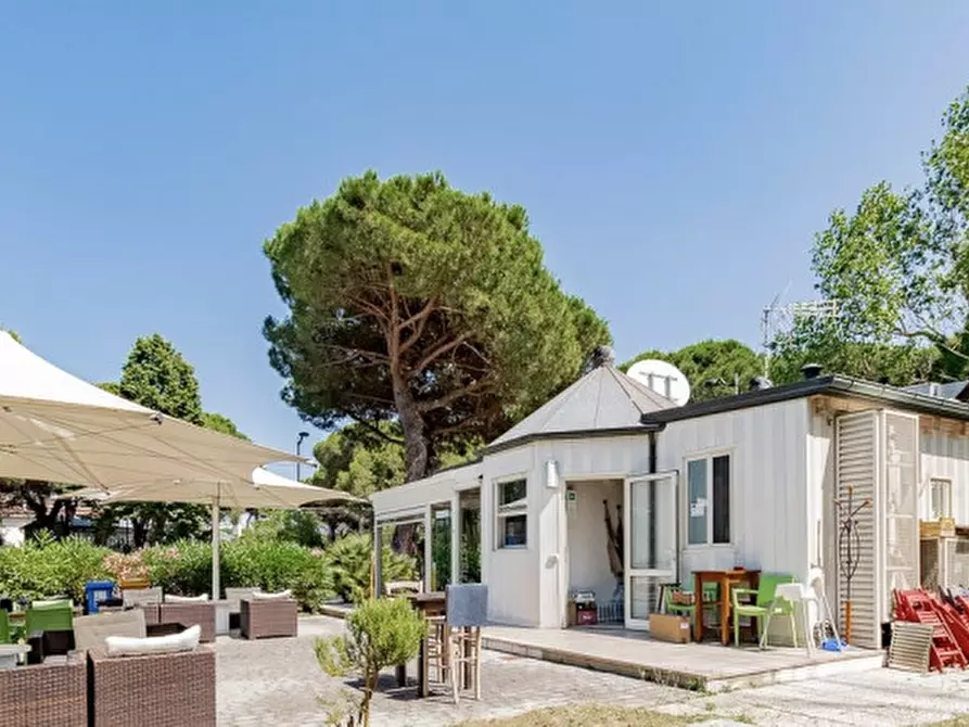 Immagine 3 di Attività commerciale in affitto  in Viale dei Pini 3 a Cesenatico