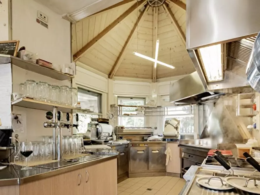 Immagine 10 di Attività commerciale in affitto  in Viale dei Pini 3 a Cesenatico