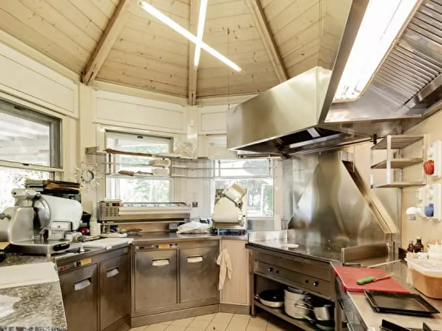 Immagine 13 di Attività commerciale in affitto  in Viale dei Pini 3 a Cesenatico