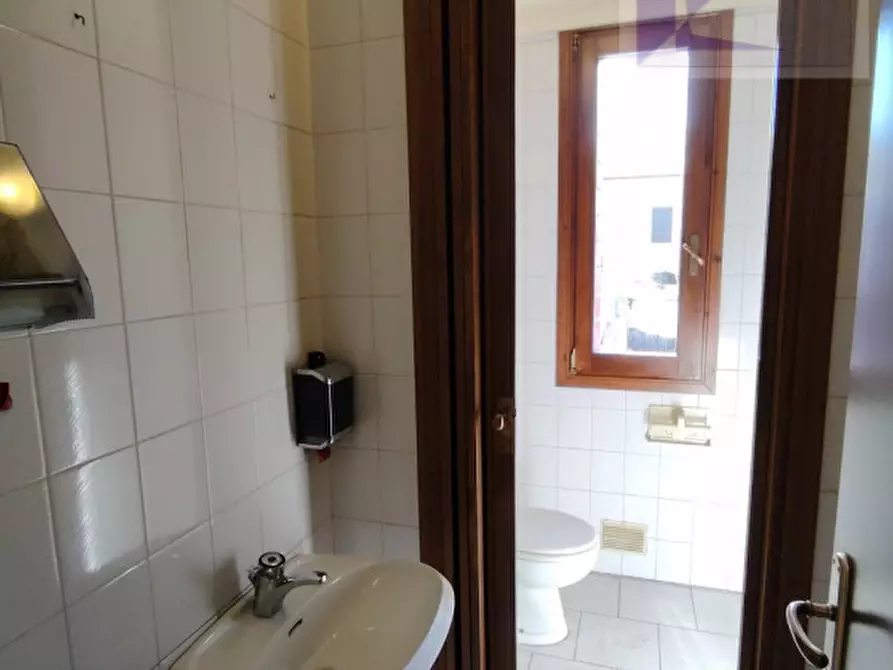 Immagine 12 di Ufficio in vendita  a Massanzago