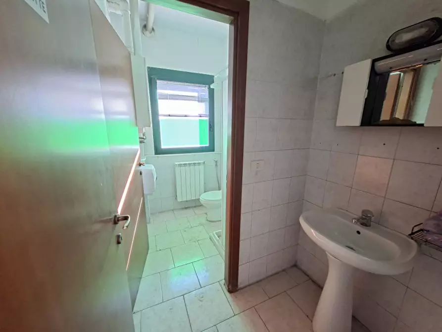 Immagine 9 di Capannone industriale in vendita  in via Leonardo da Vinci a Este