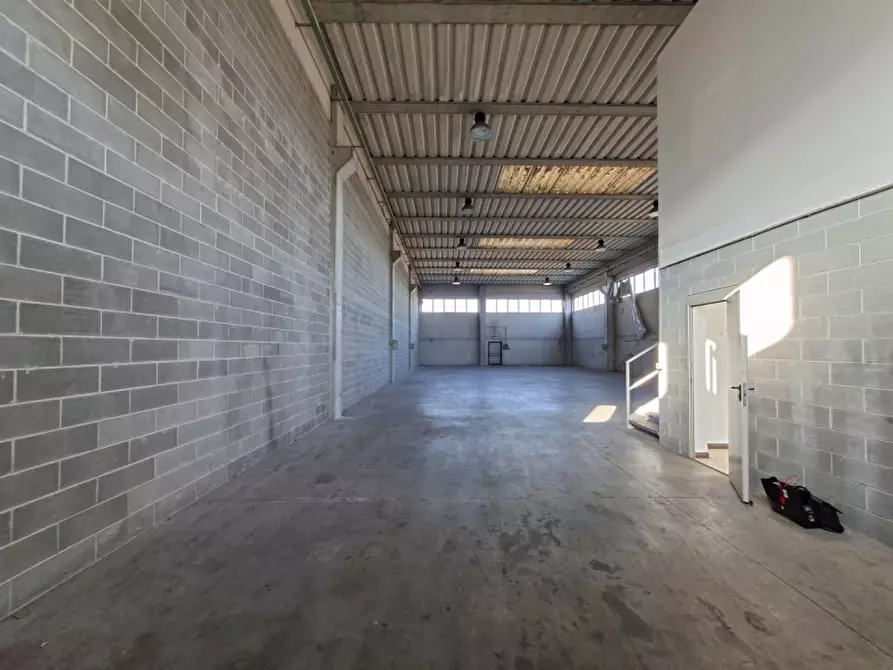 Immagine 11 di Capannone industriale in vendita  in via Leonardo da Vinci a Este