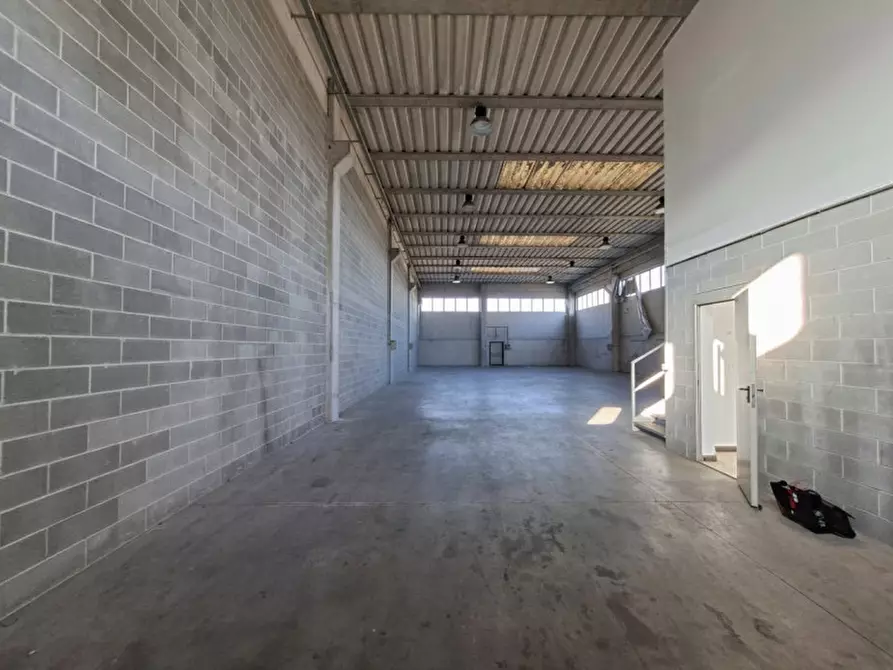 Immagine 11 di Capannone industriale in vendita  in via Leonardo da Vinci a Este