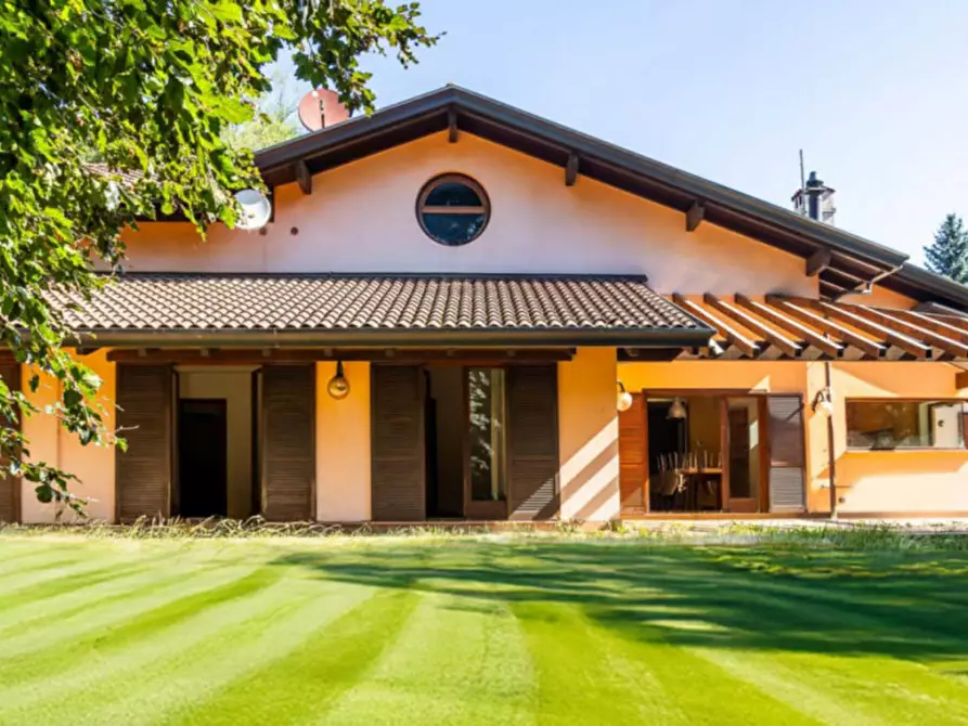 Immagine 1 di Villa in vendita  in Via Enrico Fermi, 20, 22070 Limido Comasco CO, Italia a Limido Comasco