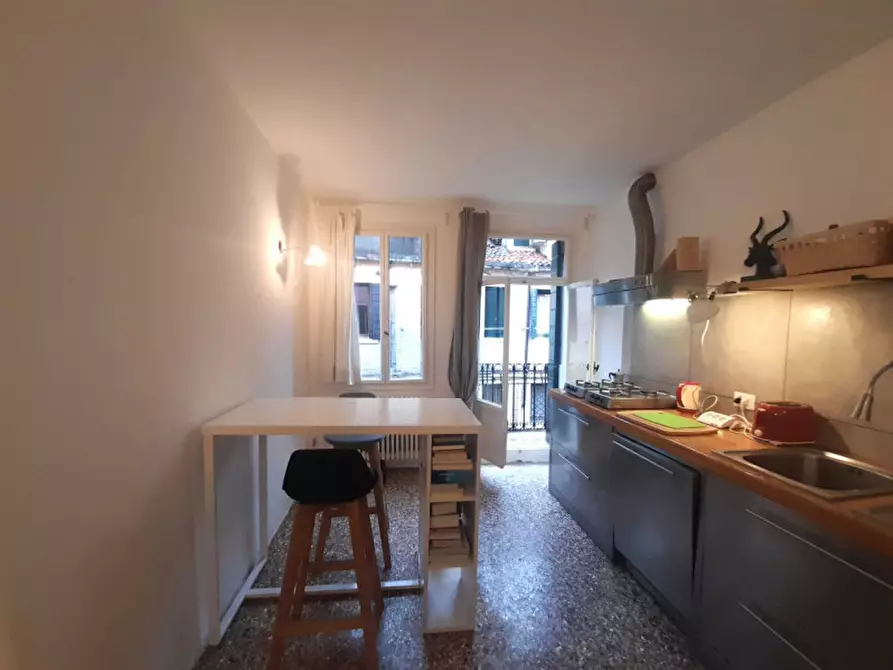 Immagine 10 di Palazzo in vendita  in san polo a Venezia