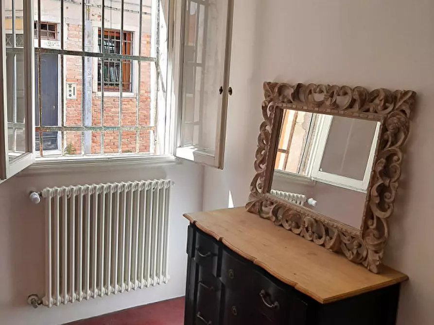 Immagine 14 di Palazzo in vendita  in san polo a Venezia