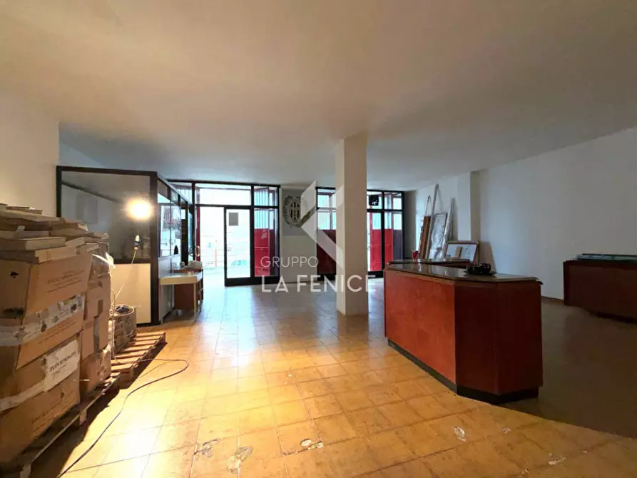 Immagine 8 di Attività commerciale in vendita  in Via Giovanni Giolitti 6 a Martina Franca