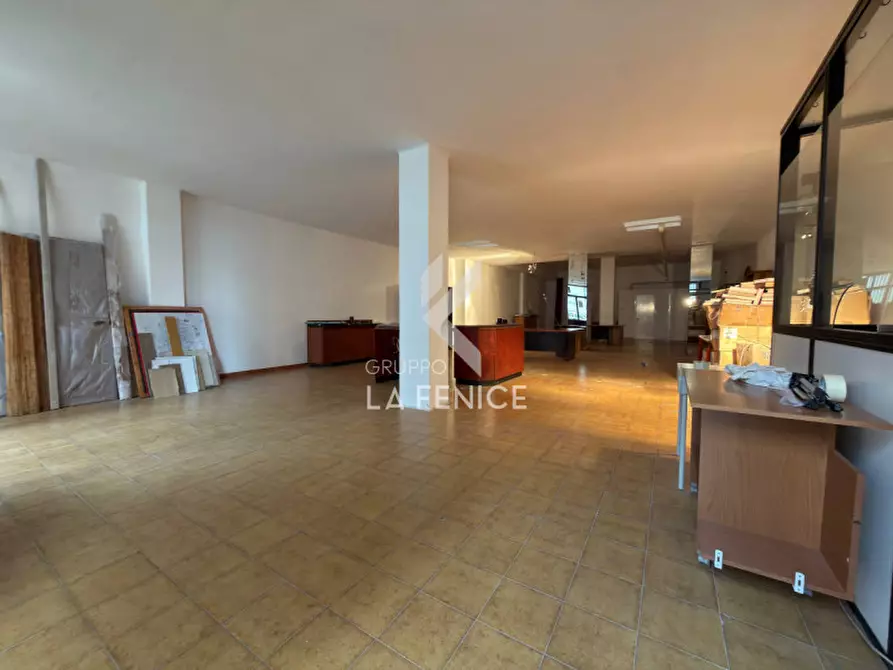 Immagine 9 di Attività commerciale in vendita  in Via Giovanni Giolitti 6 a Martina Franca