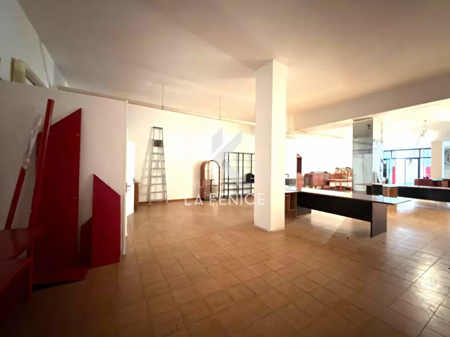 Immagine 11 di Attività commerciale in vendita  in Via Giovanni Giolitti 6 a Martina Franca