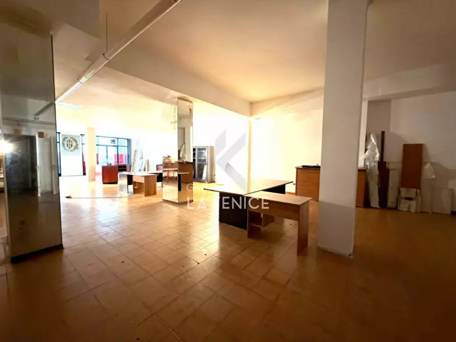 Immagine 12 di Attività commerciale in vendita  in Via Giovanni Giolitti 6 a Martina Franca