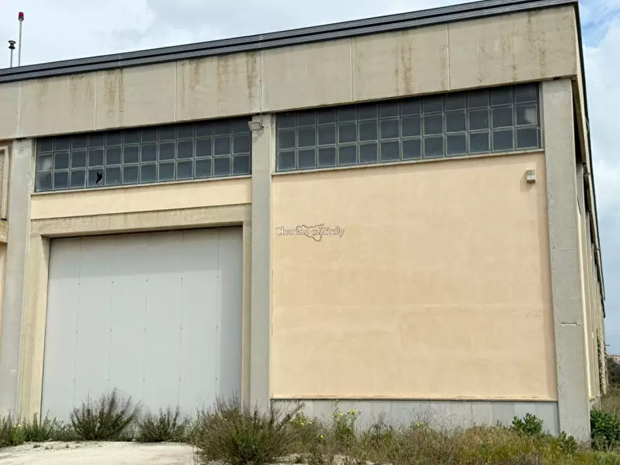 Immagine 8 di Capannone industriale in affitto  a Modica