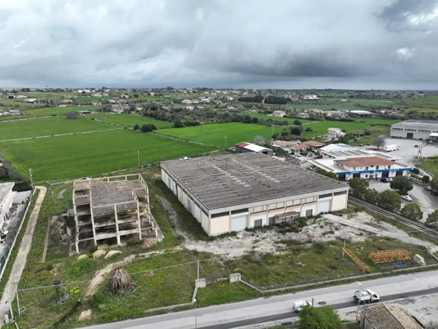 Immagine 12 di Capannone industriale in affitto  a Modica