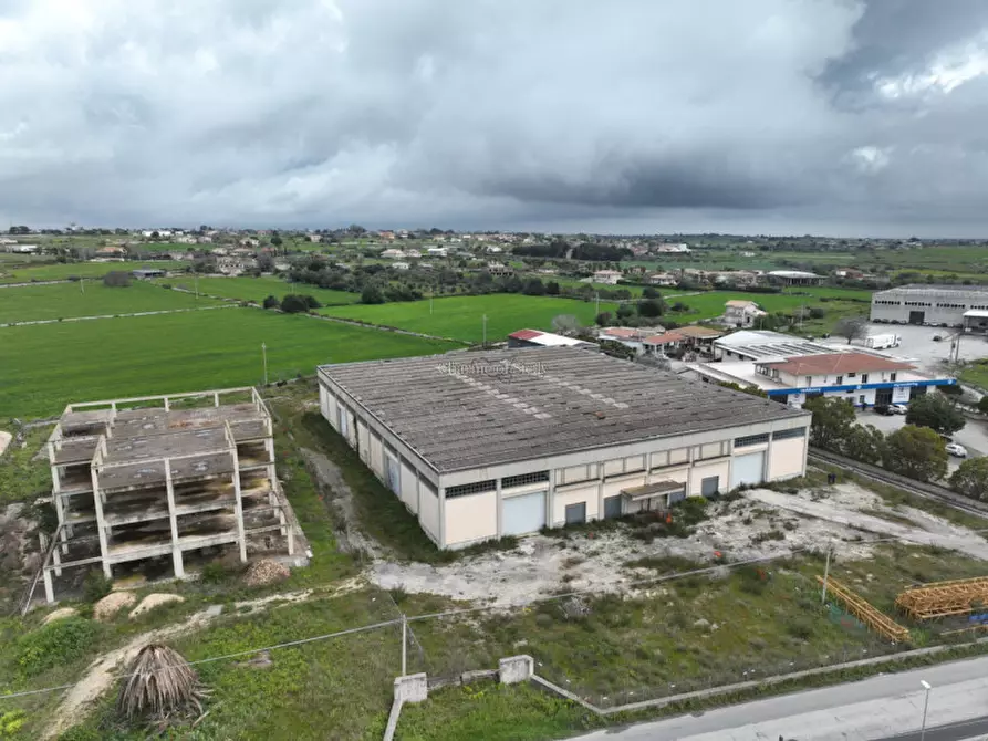 Immagine 13 di Capannone industriale in affitto  a Modica