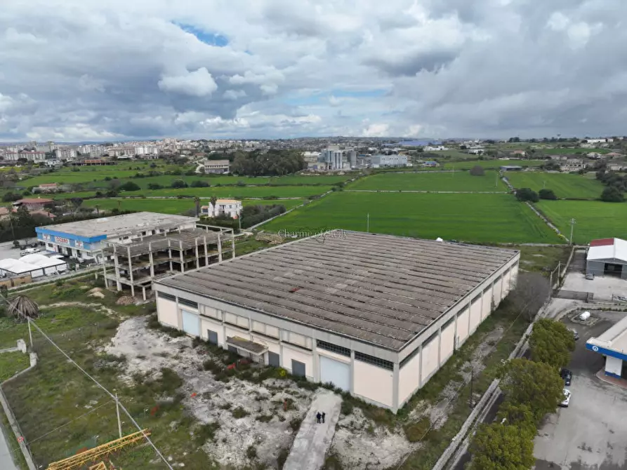 Immagine 19 di Capannone industriale in affitto  a Modica