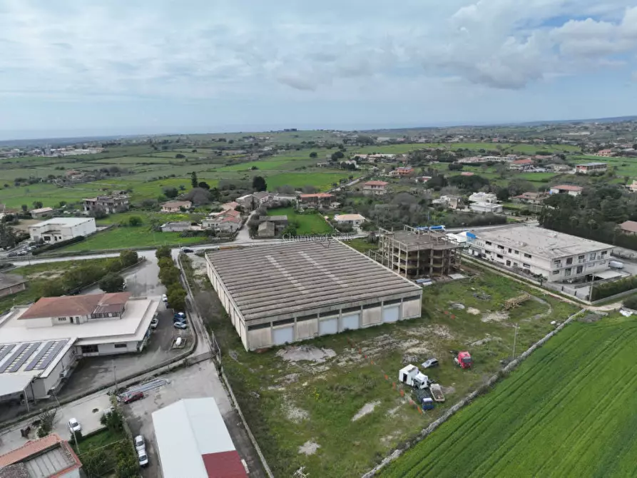 Immagine 21 di Capannone industriale in affitto  a Modica