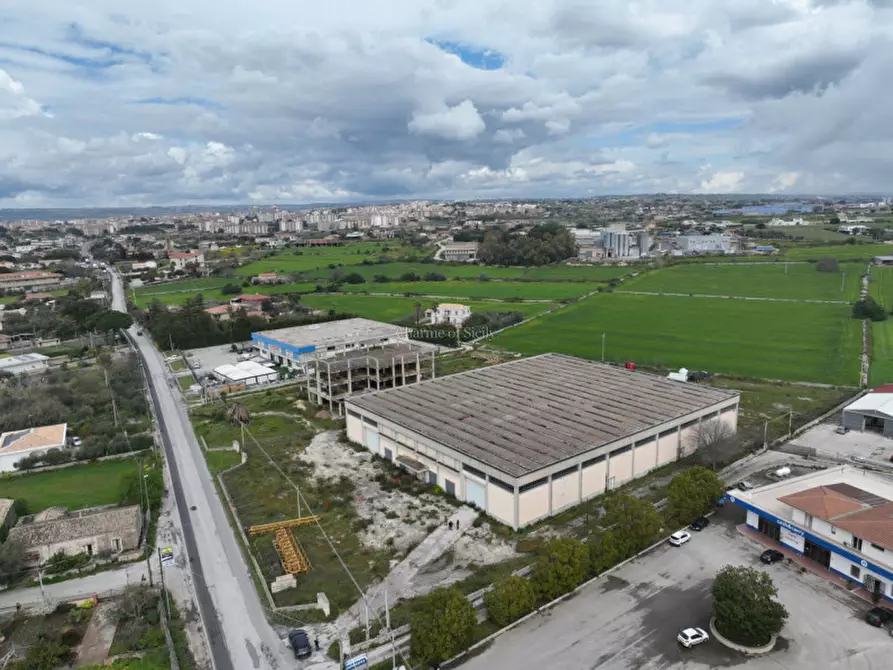 Immagine 24 di Capannone industriale in affitto  a Modica