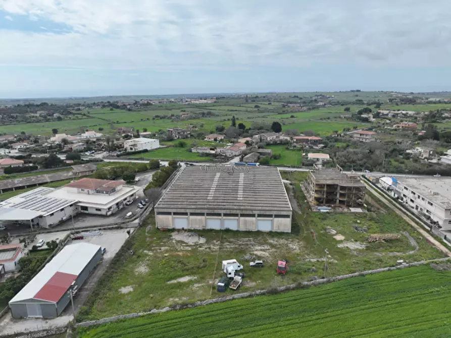 Immagine 25 di Capannone industriale in affitto  a Modica