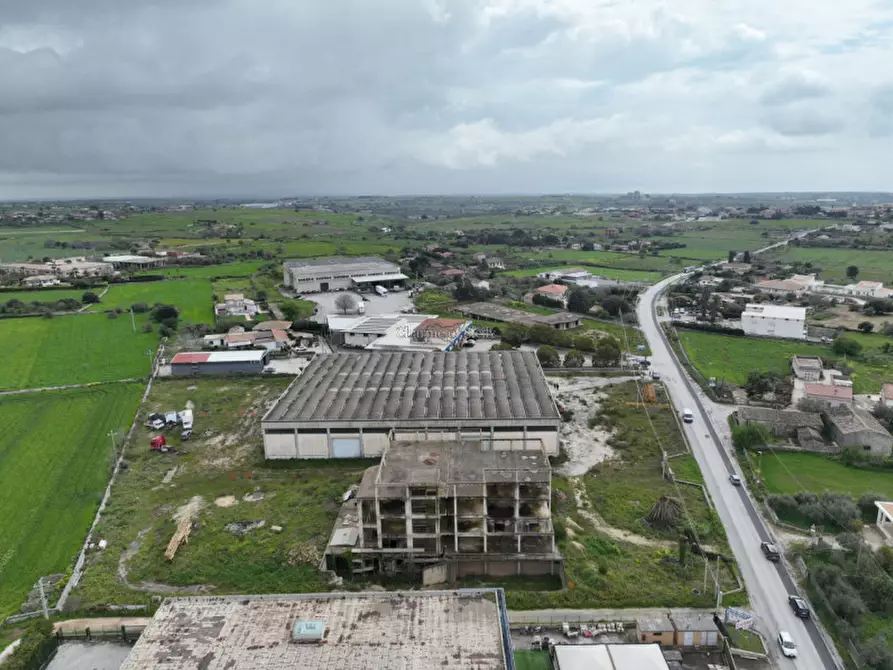 Immagine 27 di Capannone industriale in affitto  a Modica