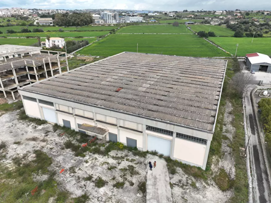 Immagine 29 di Capannone industriale in affitto  a Modica