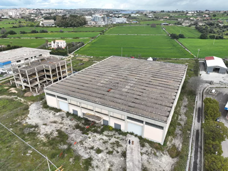 Immagine 30 di Capannone industriale in affitto  a Modica