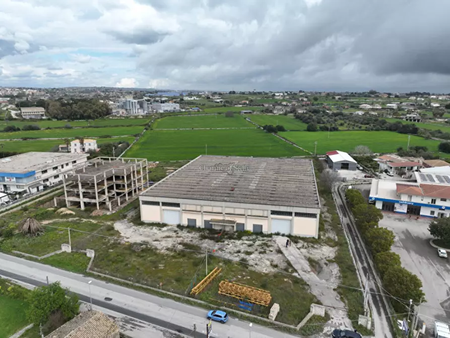Immagine 31 di Capannone industriale in affitto  a Modica