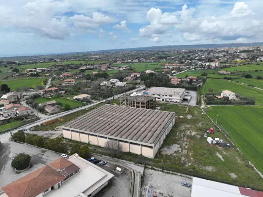 Immagine 32 di Capannone industriale in affitto  a Modica