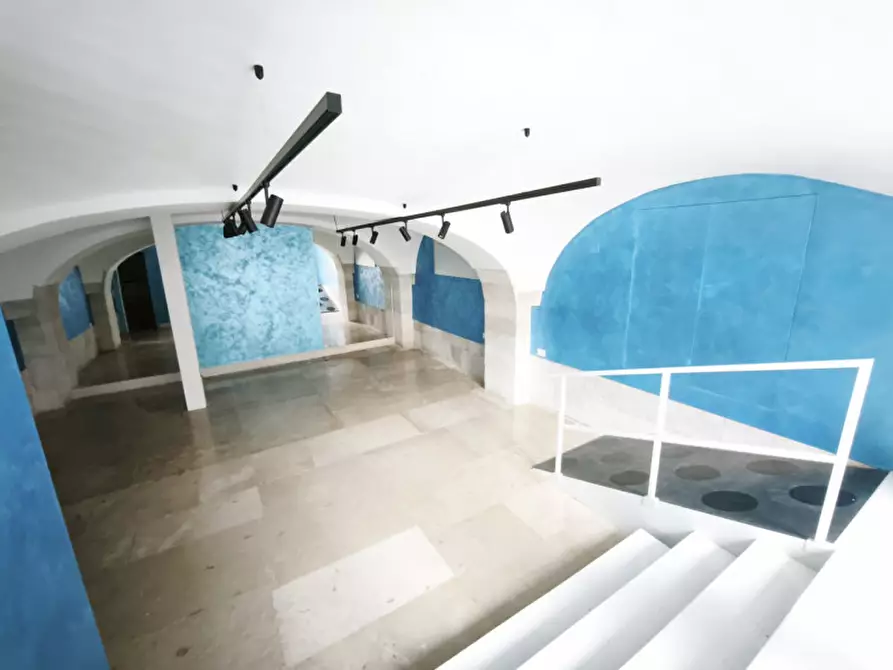 Immagine 2 di Negozio in affitto  in Viale Francesco Crispi, 8 a Andria