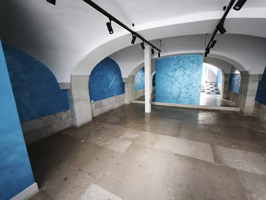 Immagine 3 di Negozio in affitto  in Viale Francesco Crispi, 8 a Andria