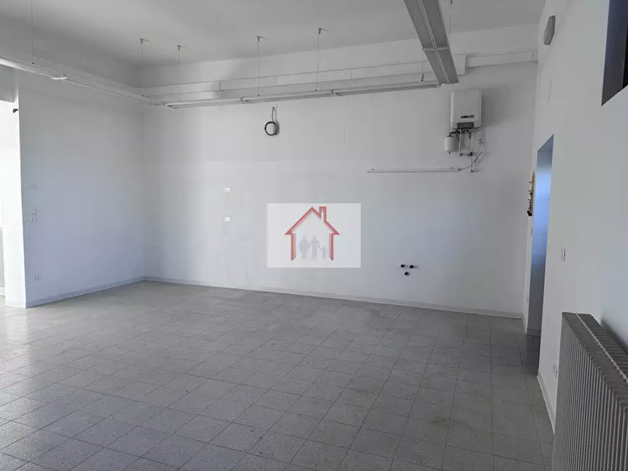 Immagine 4 di Negozio in affitto  a Villorba