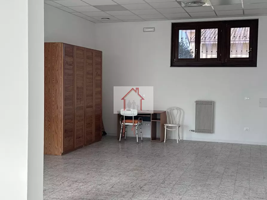 Immagine 8 di Negozio in affitto  a Villorba