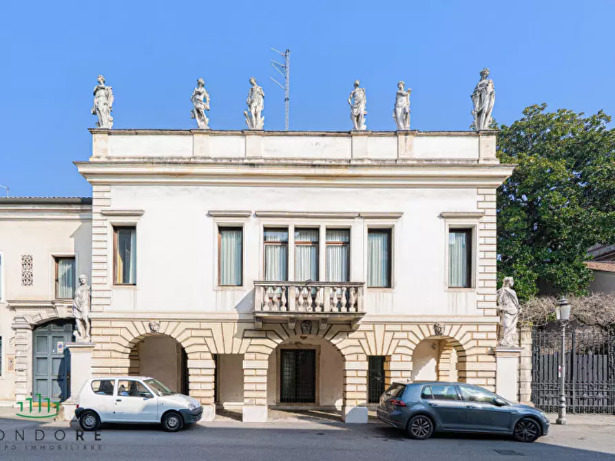 Immagine 1 di Palazzo in affitto  in via Belzoni a Padova