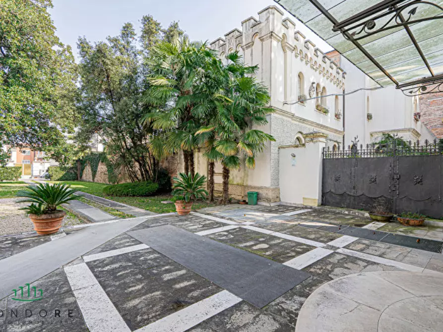 Immagine 29 di Palazzo in affitto  in via Belzoni a Padova