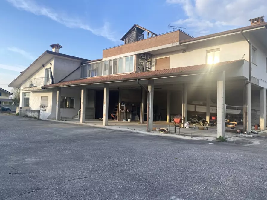Immagine 1 di Attività commerciale in vendita  in Viale Trieste a Gradisca D'isonzo