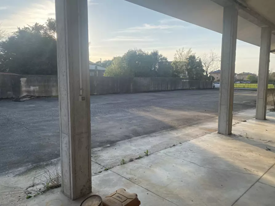 Immagine 15 di Attività commerciale in vendita  in Viale Trieste a Gradisca D'isonzo