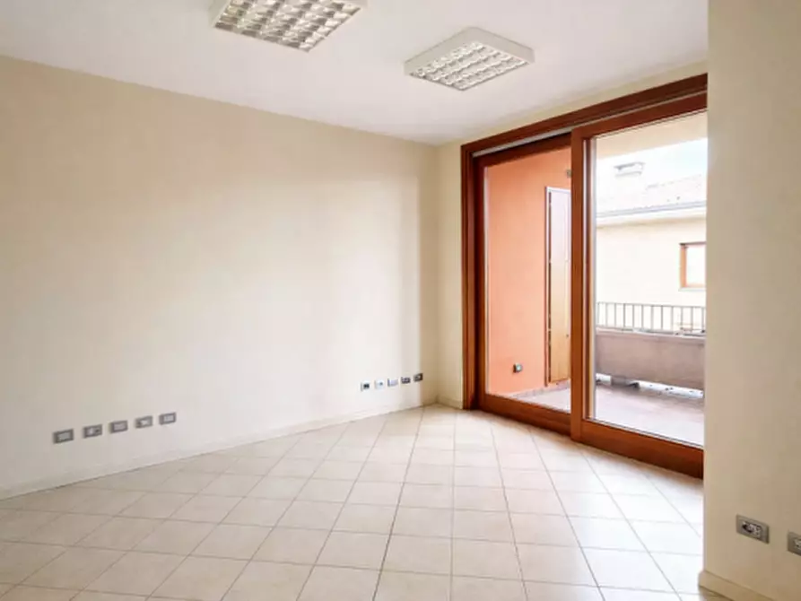 Immagine 14 di Appartamento in vendita  in VIA MARTIRI LIBERAZIONE 36 a Parma