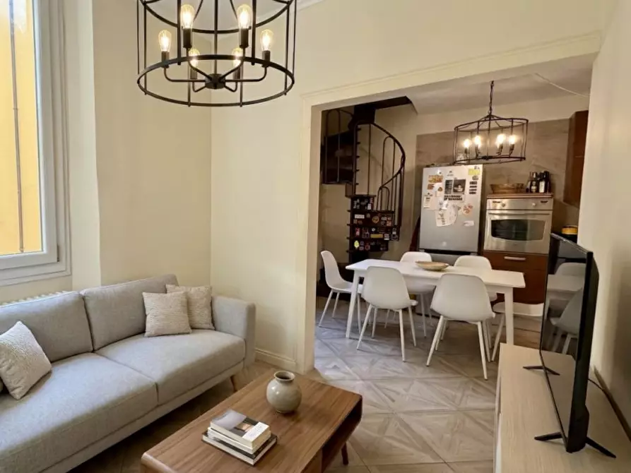 Immagine 2 di Appartamento in vendita  in via parigi 7 a Bologna