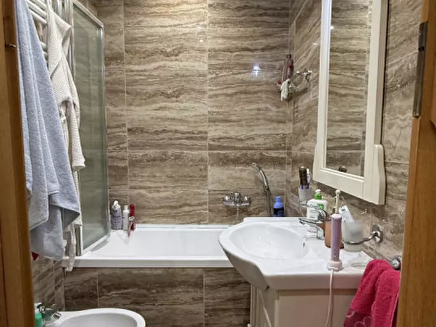 Immagine 16 di Camera in affitto  a Bologna