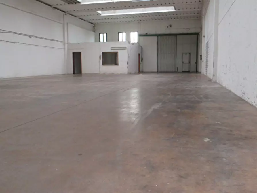 Immagine 2 di Capannone industriale in affitto  in via edison 50 a Villorba