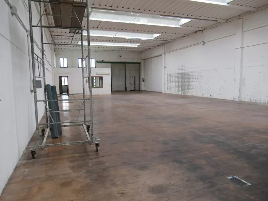 Immagine 3 di Capannone industriale in affitto  in via edison 50 a Villorba