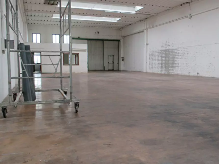 Immagine 6 di Capannone industriale in affitto  in via edison 50 a Villorba