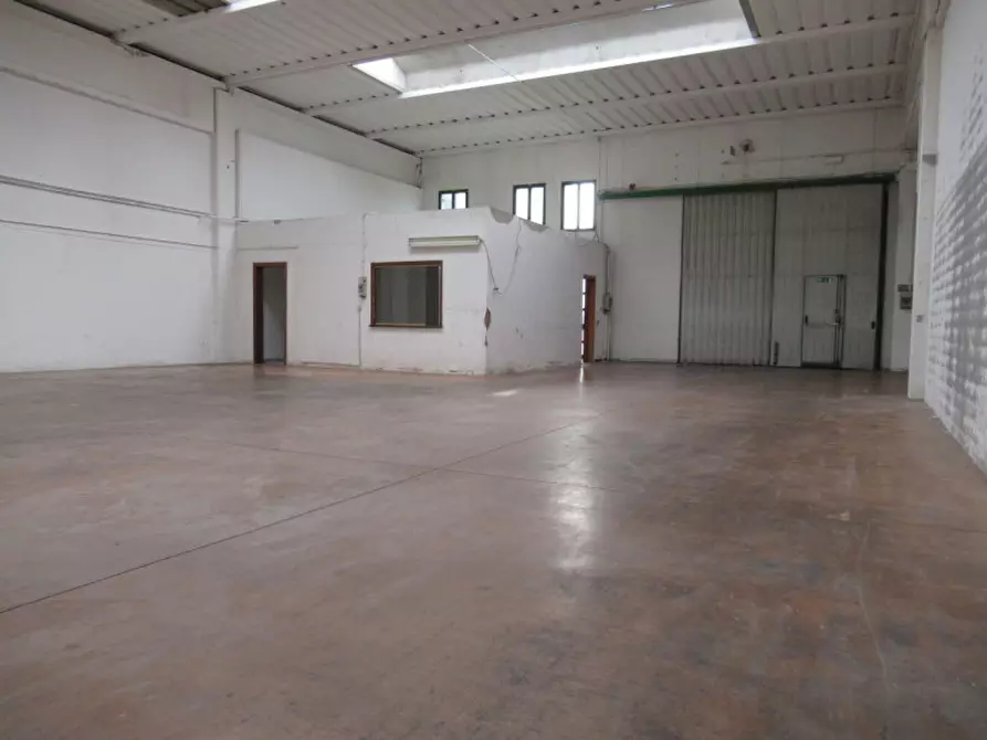 Immagine 7 di Capannone industriale in affitto  in via edison 50 a Villorba