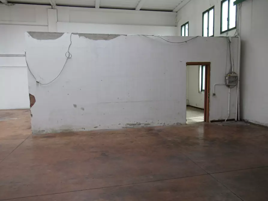 Immagine 8 di Capannone industriale in affitto  in via edison 50 a Villorba