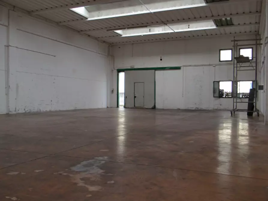 Immagine 12 di Capannone industriale in affitto  in via edison 50 a Villorba