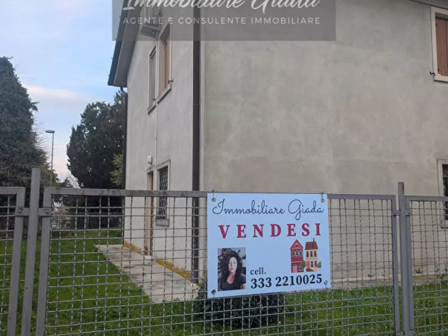 Immagine 1 di Casa indipendente in vendita  a Vittorio Veneto