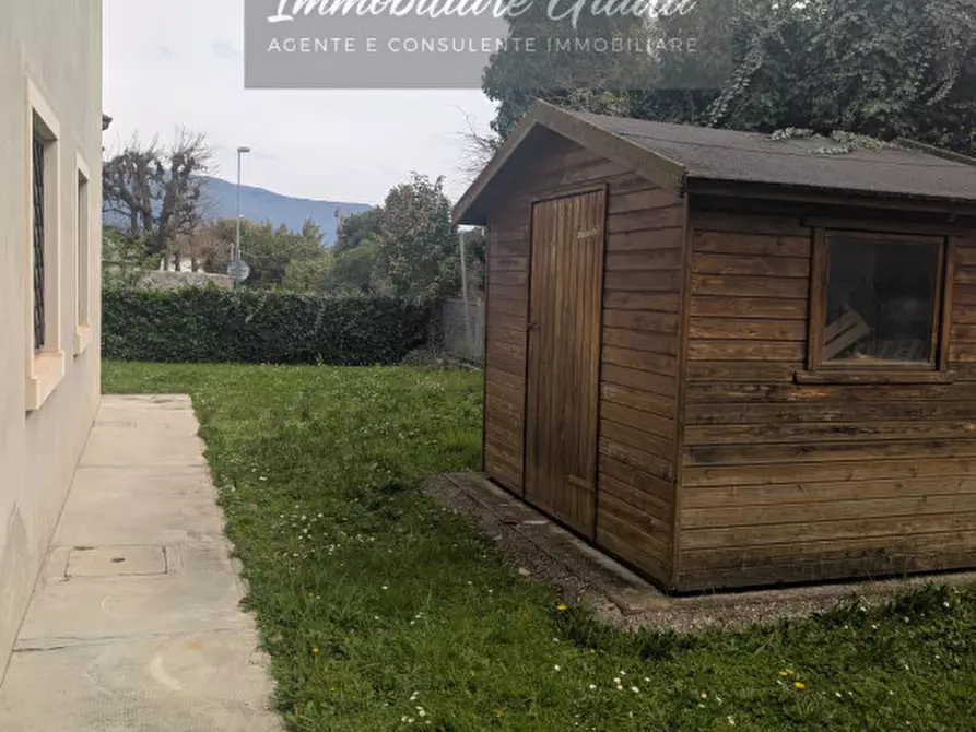 Immagine 2 di Casa indipendente in vendita  a Vittorio Veneto