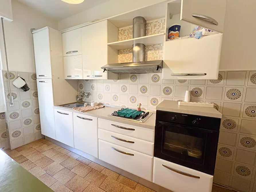 Immagine 10 di Appartamento in vendita  in Macherio Via Trento e Trieste 41 a Macherio