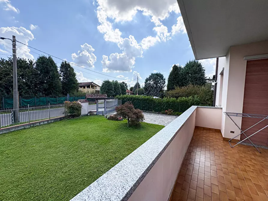 Immagine 13 di Appartamento in vendita  in Macherio Via Trento e Trieste 41 a Macherio