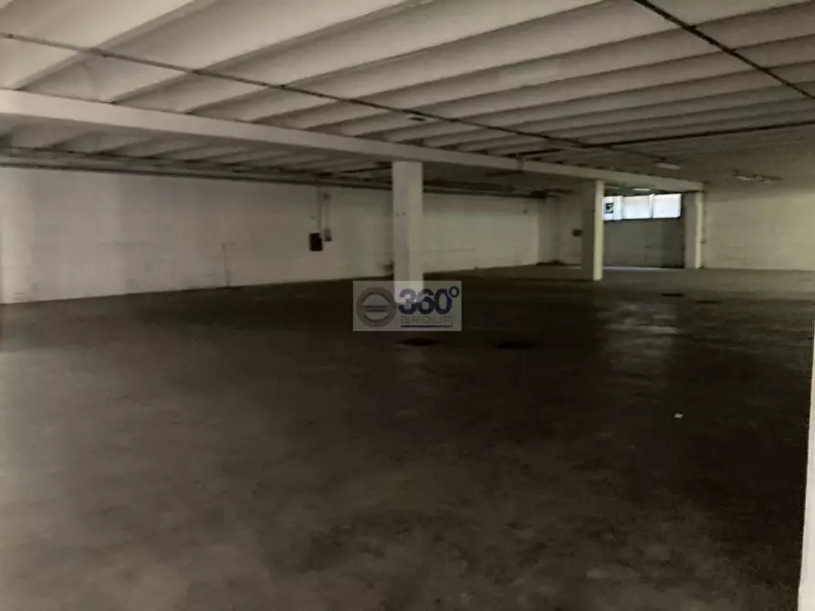 Immagine 1 di Magazzino in affitto  in Via Enrico mattei a Passirano