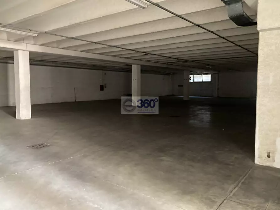Immagine 1 di Magazzino in affitto  in Via Enrico mattei a Passirano